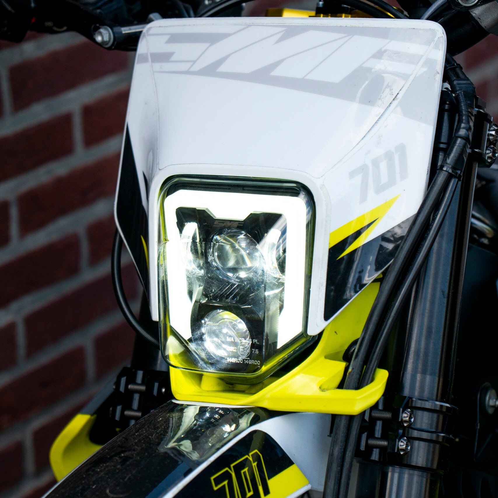 HUSQVARNA LED Headlight - The Ultimate – Supermofools