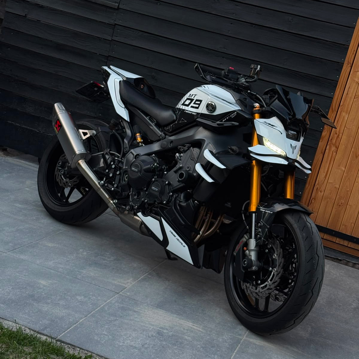 Yamaha MT-09 2024+ - White Graphics kit